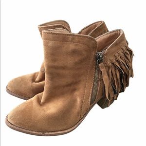 Fringe ankle booties (brown)